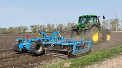 Працюють в посиленому режимі: на Черкащині сіють зернобобові Працюють в посиленому режимі: на Черкащині сіють зернобобові
