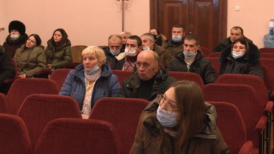 На зібранні жителі села вислухали аргументи інвестора На зібранні жителі села вислухали аргументи інвестора