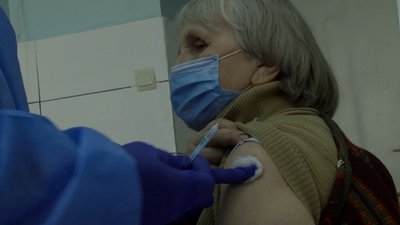 У Черкасах вакцинували пів сотні містян категорії "65+"