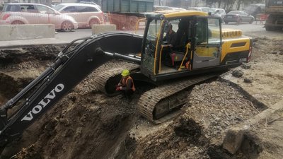 У Полтаві обвалився каналізаційний колодязь У Полтаві обвалився каналізаційний колодязь