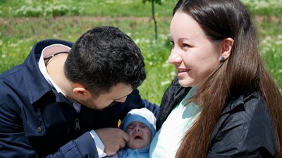 Дитина зі СМА. Як сім'я Свічинських з Одеси зібрала гроші на найдорожчий укол у світі Дитина зі СМА. Як сім'я Свічинських з Одеси зібрала гроші на найдорожчий укол у світі