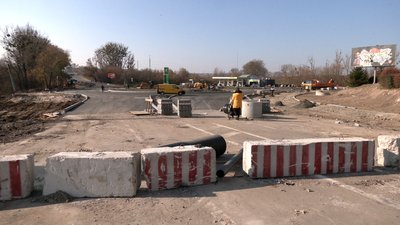 У Рівному закінчують будівництво кільця. Коли його відкриють У Рівному закінчують будівництво кільця. Коли його відкриють