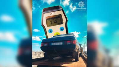 П'яний водій у Чернігові: рівень алкоголю у водія легковика в 10 разів перевищував норму