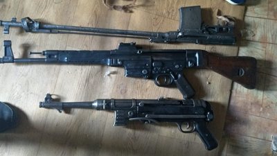 Арсенал зброї знайшли у херсонця вдома правоохоронці