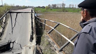 Попри заборону, дорогою їздили вантажівки. Що відомо про обвал мосту на Львівщині Попри заборону, дорогою їздили вантажівки. Що відомо про обвал мосту на Львівщині