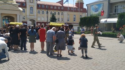 Лучани попрощалися з загиблими бійцями Сергієм Семенюком та Олександром Цвидом