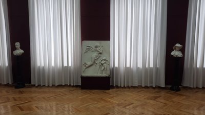 В житомирському музеї виставили мармуровий барельєф дружини Шодуара, який реставрували чотири роки