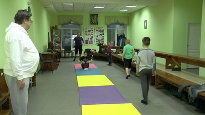 У Полтаві діє "Академія клоунів", яка через війну переїхала з Харкова У Полтаві діє "Академія клоунів", яка через війну переїхала з Харкова