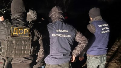 На Закарпатті підозрюють чоловіків, які організували незаконний перетин до Угорщини На Закарпатті підозрюють чоловіків, які організували незаконний перетин до Угорщини
