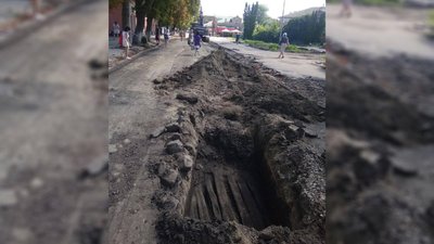 У Ніжині під час робіт на Гоголівській знайшли фрагмент дерев’яної мостової 18 століття У Ніжині під час робіт на Гоголівській знайшли фрагмент дерев’яної мостової 18 століття