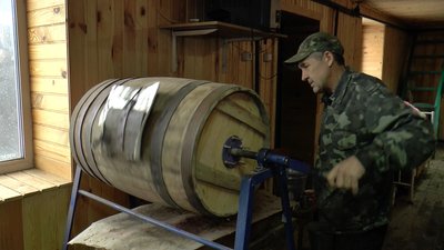 Діжку прокручують і отримують насіння Діжку прокручують і отримують насіння