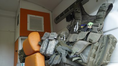 "Коля, давай швидше". Як працюють бойові медики Нацгвардії на Донеччині "Коля, давай швидше". Як працюють бойові медики Нацгвардії на Донеччині