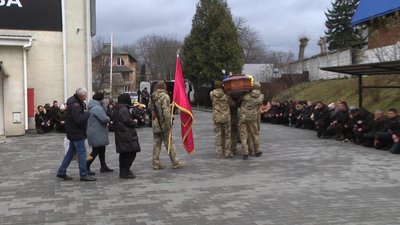 У Хмельницькому попрощались з захисником Іваном Козловим У Хмельницькому попрощались з захисником Іваном Козловим