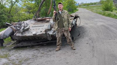 "Не дуже це приємно": штурмовик з Сумщини після поранення роздає повістки від ТЦК "Не дуже це приємно": штурмовик з Сумщини після поранення роздає повістки від ТЦК