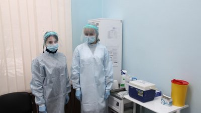 Кабінет для вакцинації і лікарі Кабінет для вакцинації і лікарі