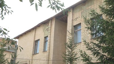 Будівля потребує капітального ремонту. Будівля потребує капітального ремонту.