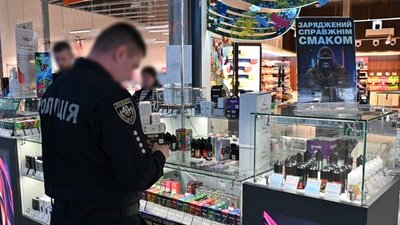 Правоохоронці викрили підпільне виробництво та продаж рідин для електронних сигарет