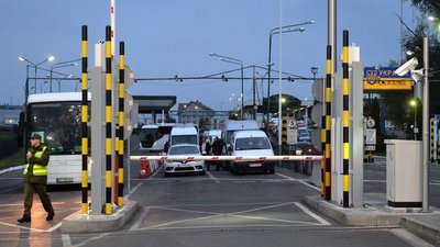 Хотів схитрувати: на волинській митниці у водія вилучили товари на 17 мільйонів гривень