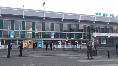 Чоловіка, якого підозрюють у неправдивому повідомленні про загрозу безпеці громадян, уже затримали. Фото: Суспільне. Поділля. Чоловіка, якого підозрюють у неправдивому повідомленні про загрозу безпеці громадян, уже затримали. Фото: Суспільне. Поділля.