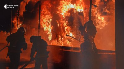 В Одесі показали фото роботи ДСНС після російських атак В Одесі показали фото роботи ДСНС після російських атак