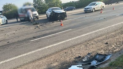 На Тернопільщині сталася аварія: рух транспорту ускладнений