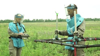 "Міну знайти, як голку в копиці сіна". Скільки років потрібно на розмінування Донбасу "Міну знайти, як голку в копиці сіна". Скільки років потрібно на розмінування Донбасу