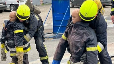 У Дніпрі правоохоронців навчали гасінню пожеж та наданню першої допомоги