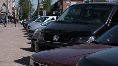 Гуманітарна допомога місту: Чернівцям передадуть два автомобілі