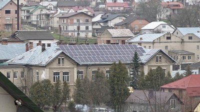 Сонячні панелі на лікарні у Бережанах Сонячні панелі на лікарні у Бережанах