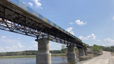 На Харківщині відновлюють зруйнований міст На Харківщині відновлюють зруйнований міст