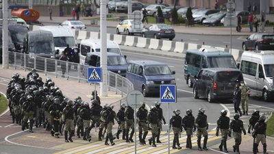 У Мінську тисячі людей вийшли на "Марш героїв", затримано 250 людей