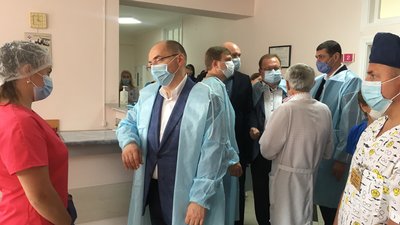 Зарплати лікарів, майбутнє "швидкої" і COVID. Що наговорив міністр Степанов у Рівному Зарплати лікарів, майбутнє "швидкої" і COVID. Що наговорив міністр Степанов у Рівному