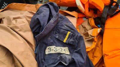 У Чорному морі знайшли дірявий пліт, на якому намагалися врятуватися моряки з "Москви" У Чорному морі знайшли дірявий пліт, на якому намагалися врятуватися моряки з "Москви"