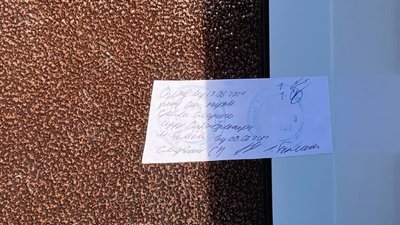 Опечатаний правоохоронцями вхід до прибудови біля кооперативного коледжу Опечатаний правоохоронцями вхід до прибудови біля кооперативного коледжу