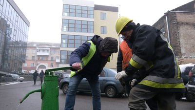 Вуличні колонки у Рівному: як їх перевіряють та де вони знаходяться
