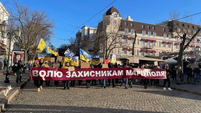 "Нам нікому не до свят": в Одесі рідні полонених та зниклих безвісти захисників влаштували ходу