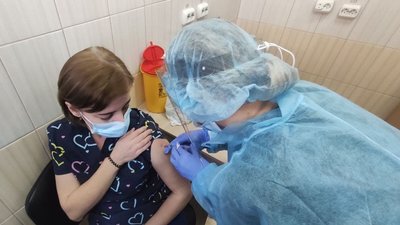У Тернополі від коронавірусу вакцинували 90 медпрацівників У Тернополі від коронавірусу вакцинували 90 медпрацівників