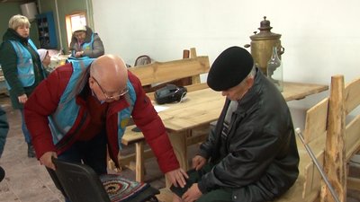 Немає ні лікарні, ні аптеки: мобільна бригада лікарів працює в одному з сіл Черкащини