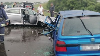 На трасі "Київ-Чоп" зіткнулися два авто: 7 людей травмовані На трасі "Київ-Чоп" зіткнулися два авто: 7 людей травмовані