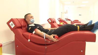 Рятувати життя по-різному: черкаські ДСНСники здали кров