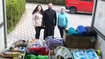 Хліб для Бучі, прихисток у монастирі та місія капеланів. Як на Прикарпатті ПЦУ допомагає під час війни