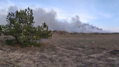 На Херсонщині другу добу горить сміттєзвалище