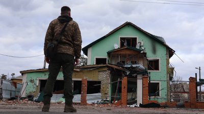 Людина у військовій формі в Лимані