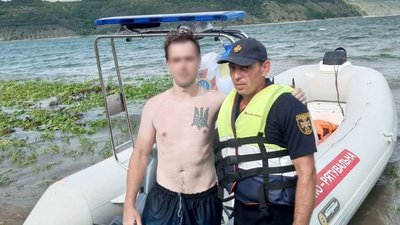 Працівники ДСНС Хмельниччини на Дністрі врятували двох людей