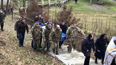 На Закарпатті попрощалися із загиблим на війні Русланом Томашем На Закарпатті попрощалися із загиблим на війні Русланом Томашем