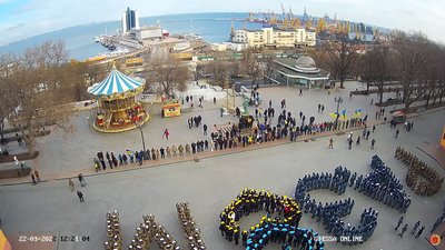 До Дня соборності України в Одесі створили "живий ланцюг" та заспівали Державний Гімн До Дня соборності України в Одесі створили "живий ланцюг" та заспівали Державний Гімн