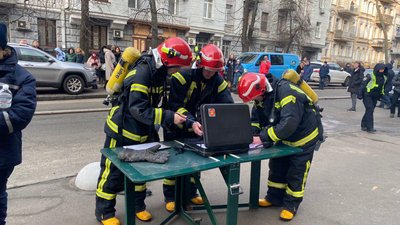 У Києві горить Мінкульт, людей евакуюють У Києві горить Мінкульт, людей евакуюють