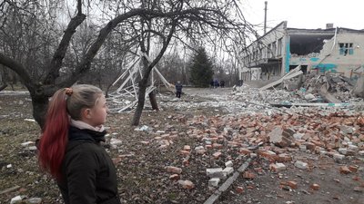 "Вони летіли прямо над нами". Російські війська зруйнували школу на Сумщині
