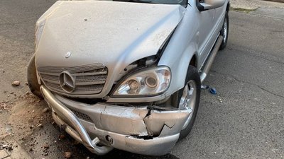 У Чернівцях таксист в'їхав у будинок У Чернівцях таксист в'їхав у будинок