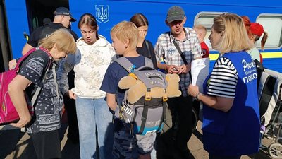 Евакцаційний потяг із жителями Донеччини та Дніпропетровнищи прибув на Рівненщину